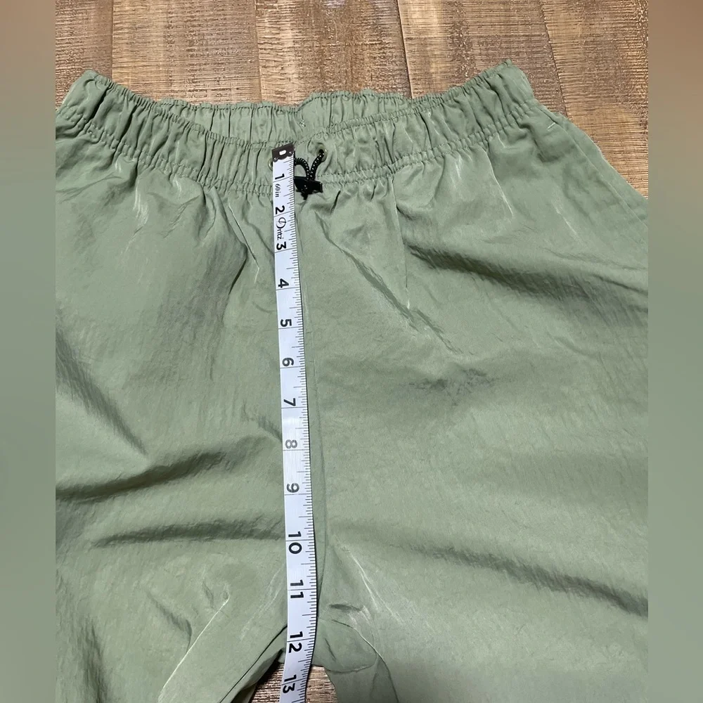 Women’s nike windbreaker sage green Pants